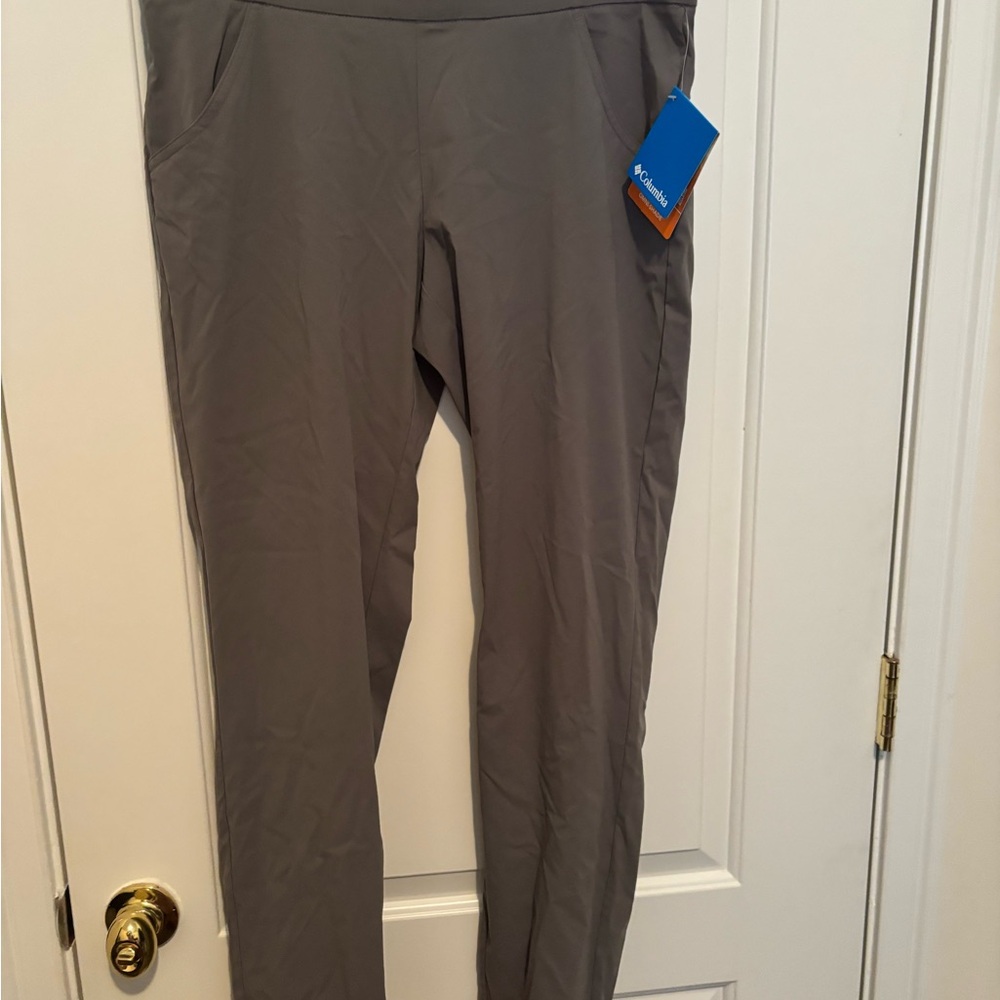 Columbia Women’s size medium Gray Straight Leg Pants NWT